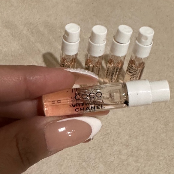 Chanel coco mademoiselle
Bundle of 5 samples - Picture 2 of 2
